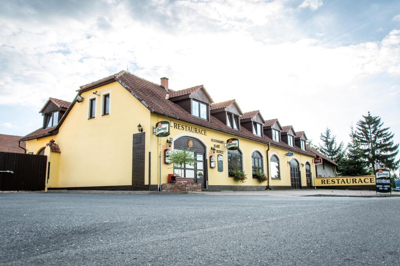 Penzion Zlate Slunce Hotel Chocenice Buitenkant foto